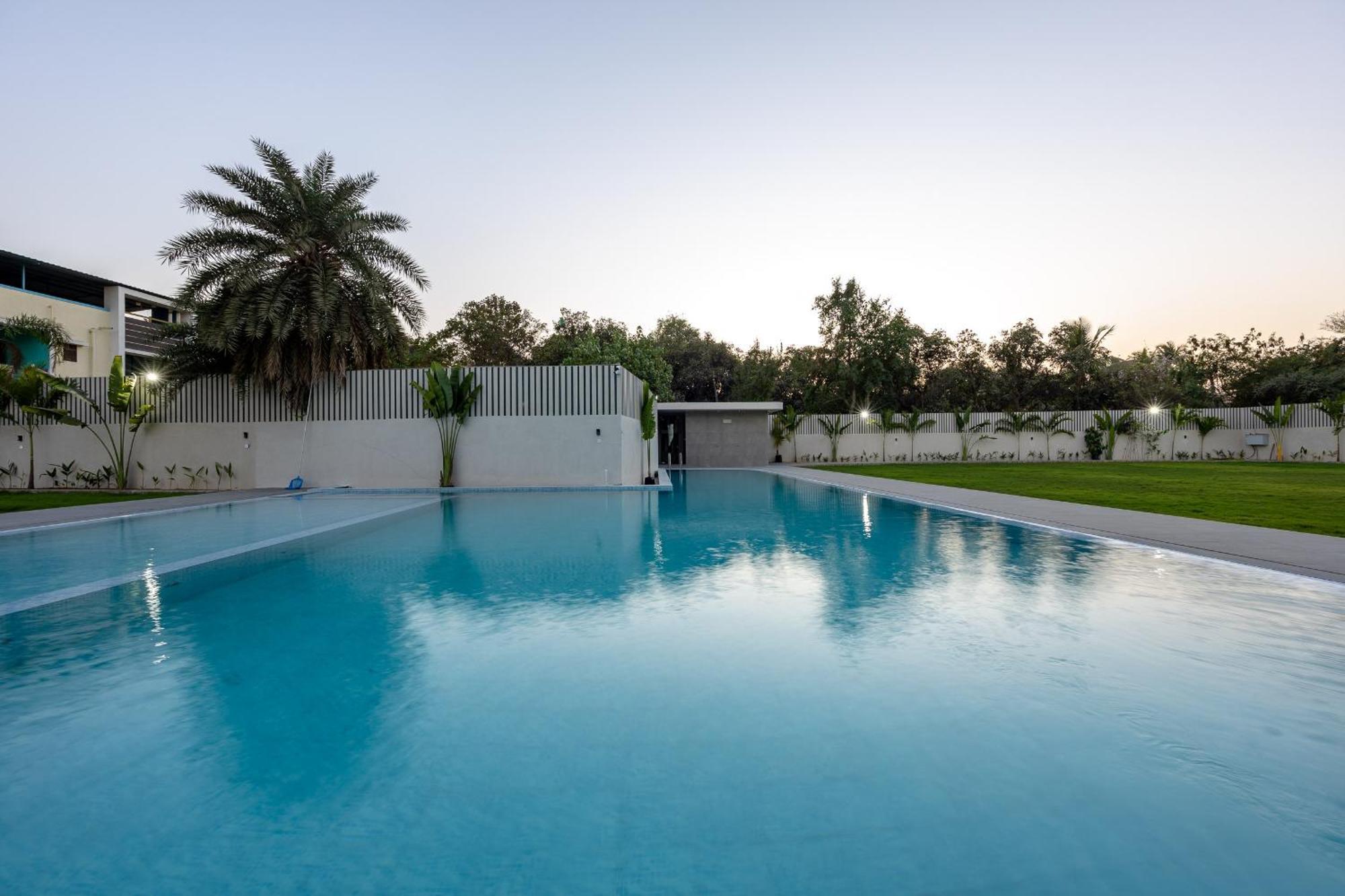Saavi Suites Daman Exterior foto
