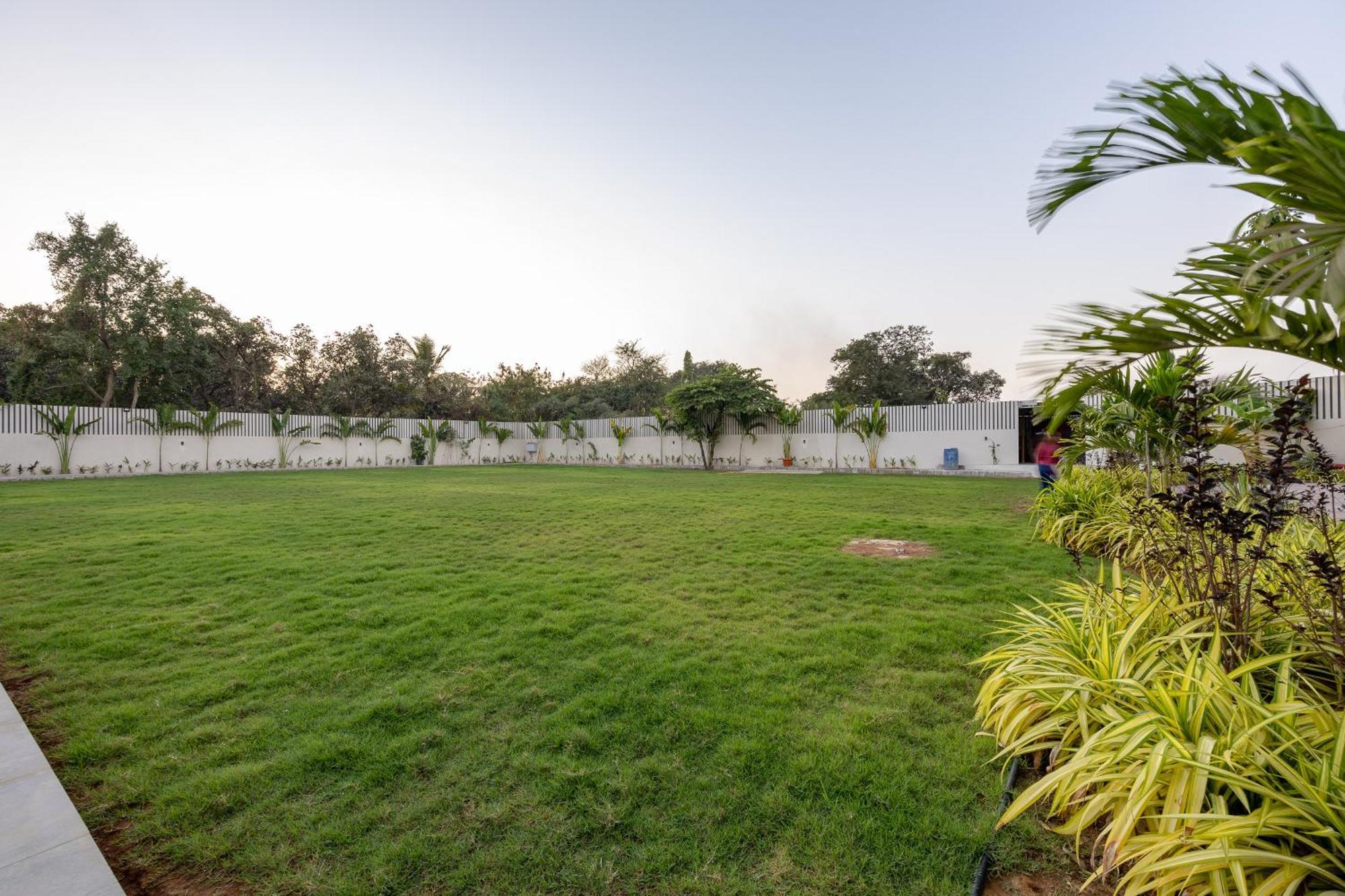 Saavi Suites Daman Exterior foto
